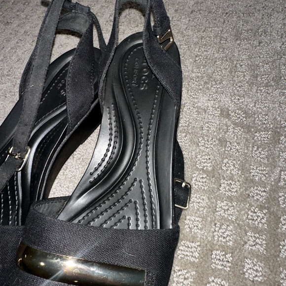 Crocs Black Leigh Ann Metal Block Women Wedges Heels - Picture 2 of 4